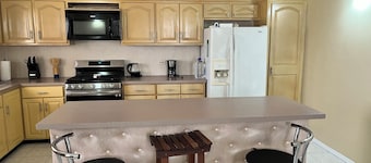 Large 2-bedroom apartment in Saint John's with A/C and close to the city center.