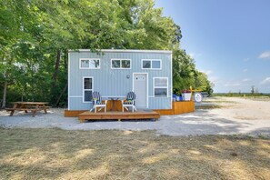 Outdoor dining - 'The Chardonnay Chalet' Defiance Studio Trail! (Defiance)