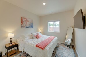 3 bedrooms, iron/ironing board, travel cot, Internet - Family-Friendly Florence Home: 3 Mi to the Coast! (Florence)