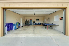 Games room - Family-Friendly Florence Home: 3 Mi to the Coast! (Florence)