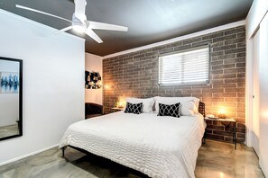 6 chambres, fer et planche à repasser, Wi-Fi, draps fournis