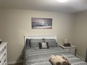 1 bedroom, desk, iron/ironing board, free WiFi - Cozy Condo close to LRT, Stadium and Expo Center. (EDMONTON)