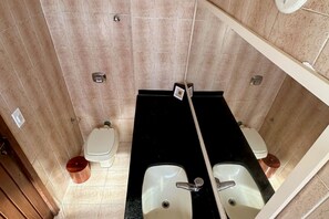 Classic Apartment | Bathroom | Towels