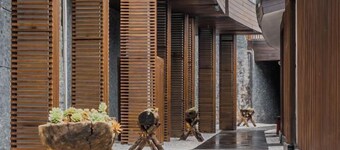 Lugu Lake Mosuo Home Hotel
