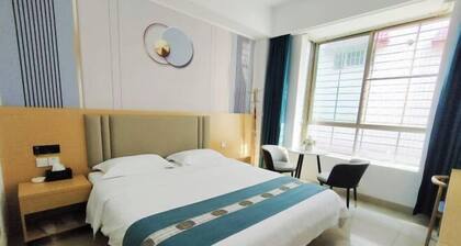 Dinghu Tiantian Business Hotel