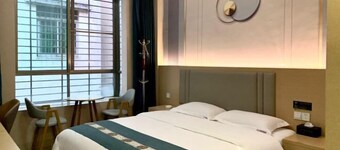 Dinghu Tiantian Business Hotel