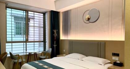 Dinghu Tiantian Business Hotel