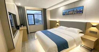 Dinghu Tiantian Business Hotel