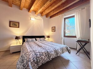 2 dormitorios, tabla de planchar con plancha, wifi gratis y ropa de cama