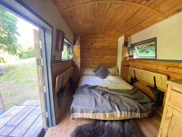 1 chambre, fer et planche à repasser, Wi-Fi, literie fournie