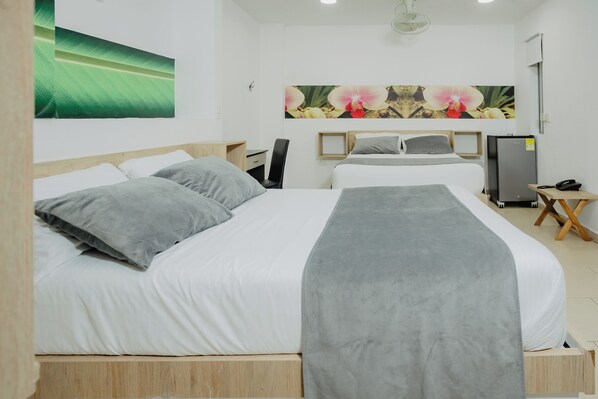 Standard Double Room with Two Double Beds | Free WiFi, wheelchair access - Hotel Plataneras Plaza (Apartadó)