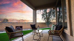 獨棟房屋, 多張床, 可使用泳池, 山景 (69th Glendale) | 住宿一隅