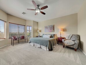 Maison, plusieurs lits, accès piscine, vue montagne (120th Avondale) | Décoration personnalisée, ameublement personnalisé, draps fournis