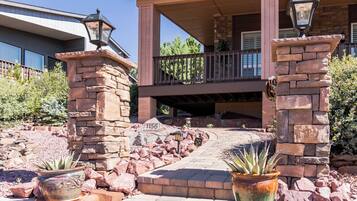 Khuôn viên nơi lưu trú