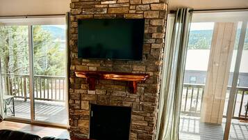 House, Multiple Beds, Patio, Mountain View (Elk Rim 1156 Pine) | Living area | Fireplace
