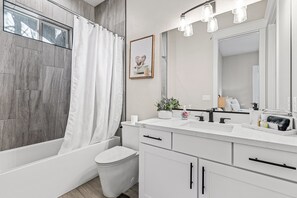 House, Patio, Mountain View (Breton 3346 Flagstaff) | Bathroom | Designer toiletries, towels, toilet paper - Breton 3346 Flagstaff (Flagstaff)