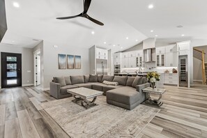 House, Patio, Mountain View (Breton 3346 Flagstaff) | Living area - Breton 3346 Flagstaff (Flagstaff)