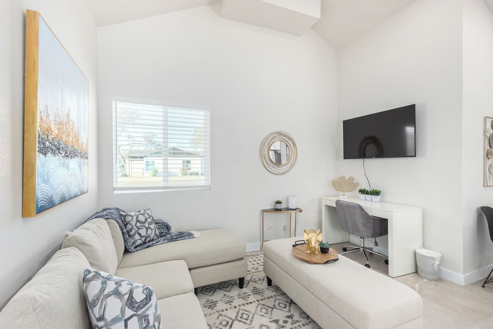 House, Multiple Beds, Lanai, City View (Dayton Coronado Historic District ) | Living area