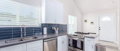 House, Multiple Beds, Lanai, City View (Dayton Coronado Historic District ) | Private kitchen | Coffee/tea maker