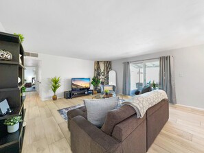 Living area - Hazelwood Scottsdale (Scottsdale)