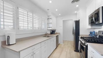 Hus, 2 queensize-senger, terrasse, byutsikt (Hazelwood Scottsdale) | Eget kjøkken | Kaffetrakter/tekoker