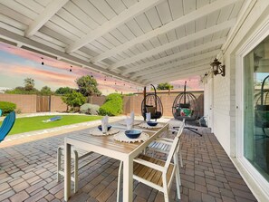 Outdoor dining - Hazelwood Scottsdale (Scottsdale)