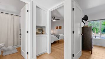 Casa, várias camas, acesso à piscina, vista para a cidade (Lobster Trap Tempe) | 3 quartos, individualmente decorados, individualmente mobiliados