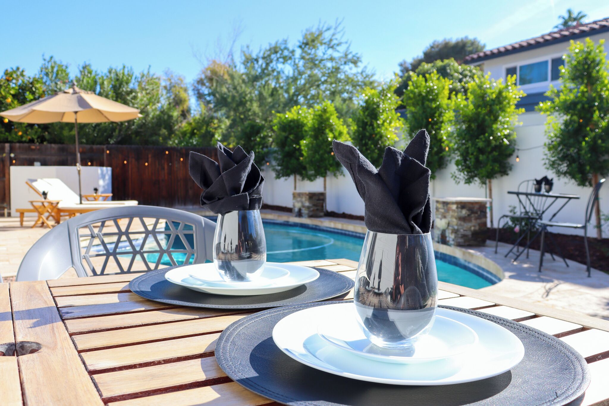 Casa, varias camas, acceso a la piscina, vistas a la ciudad (Lobster Trap Tempe) | Restaurante al aire libre