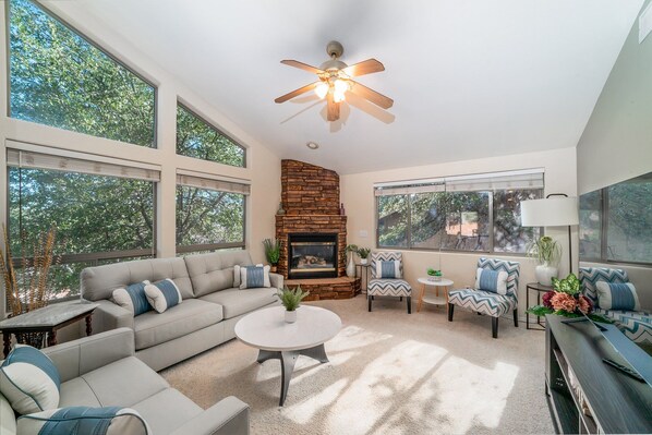 House, Multiple Beds, Patio, Mountain View (Lookout Payson) | Living area | Fireplace - Lookout Payson (Payson)