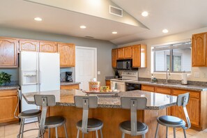 House, Multiple Beds, Patio, Mountain View (Lookout Payson) | Private kitchen | Coffee/tea maker - Lookout Payson (Payson)