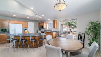 House, Multiple Beds, Patio, Mountain View (Lookout Payson) | Dining