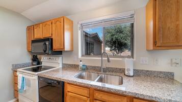 House, Multiple Beds, Patio, Mountain View (Lookout Payson) | Private kitchen | Coffee/tea maker