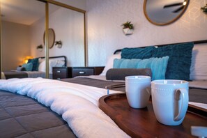 4 bedrooms, individually decorated, individually furnished, bed sheets - Mcnair Chandler (Chandler)