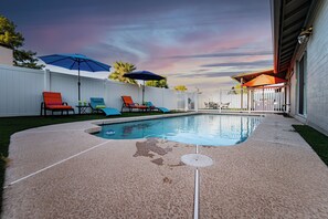 Outdoor pool - Mcnair Chandler (Chandler)