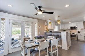 House, Multiple Beds, Patio, City View (Myrtle Glendale) | Dining - Myrtle Glendale (Glendale)