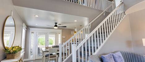 Casa, várias camas, varanda, vista para a cidade (Myrtle Glendale) | Área de estar