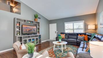 House, Multiple Beds, Pool Access, City View (Ocotillo Glendale) | Living area