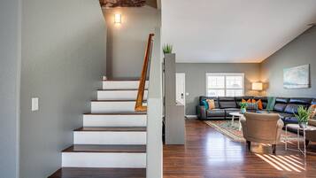 House, Multiple Beds, Pool Access, City View (Ocotillo Glendale) | Interior