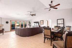 独立别墅, 多张床, 使用泳池, 山景 (Ridgeway Fountain Hills) | 用餐