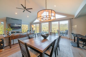 Casa, várias camas, varanda, vista para a montanha (Ruin Hill Kokopeli Pine) | Cozinha privada | Cooktop, cafeteira/chaleira