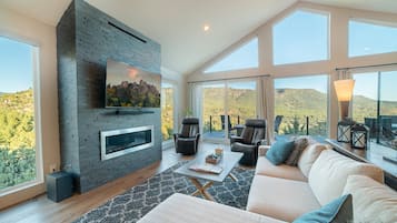 House, Multiple Beds, Patio, Mountain View (Ruin Hill Kokopeli Pine) | Living area | Fireplace