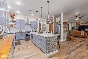 Ferienhaus, Mehrere Betten, Poolzugang, Stadtblick (Runaway Bay Chandler) | Eigene Küche | Wasserkocher mit Kaffee-/Teezubehör