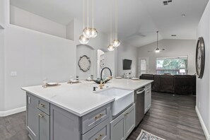 Casa, varias camas, acceso a la alberca, vista a la ciudad (Merino Mesa) | Cocina privada | Cafetera y tetera