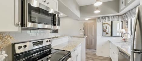 Apartment, 1 Queen-Bett, Poolzugang, Bergblick (Saguaro #202 Fountain Hills) | Eigene Küche | Wasserkocher mit Kaffee-/Teezubehör