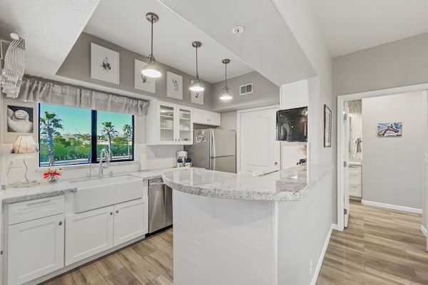 Condo, 1 Queen Bed, Pool Access, Mountain View (Saguaro #202 Fountain Hills) | Private kitchen | Coffee/tea maker