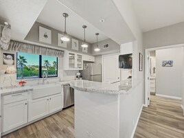 公寓式客房, 1 张大床, 使用泳池, 山景 (Saguaro #202 Fountain Hills) | 私人厨房 | 茶具/咖啡用具