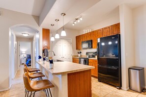 Apartment, Mehrere Betten, Poolzugang, Stadtblick (Southern #2068 Mesa) | Eigene Küche