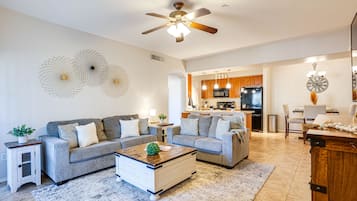 Condo, Multiple Beds, Pool Access, City View (Southern #2068 Mesa) | Living area