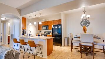 Condo, Multiple Beds, Pool Access, City View (Southern #2068 Mesa) | Dining