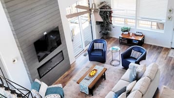 Rumah, Beberapa Tempat Tidur, balkon, pemandangan gunung (Sundial Circle Pine) | Area keluarga | Perapian